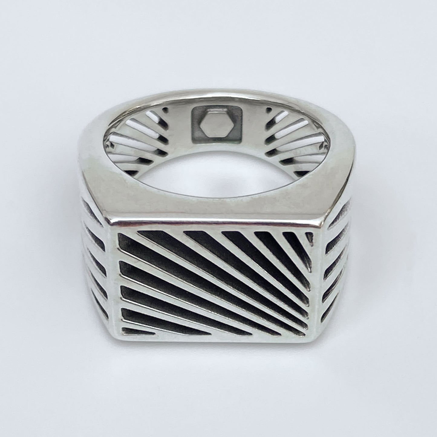 Stratton Signet